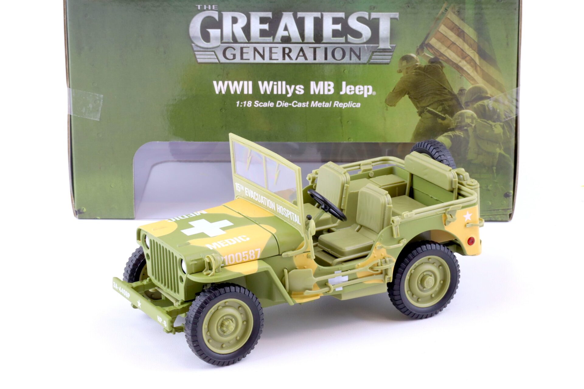 ID 79870 orig.jpg 1:18 Auto World 1941 WWII Willys MB Jeep Medical US Army 4x4 camou