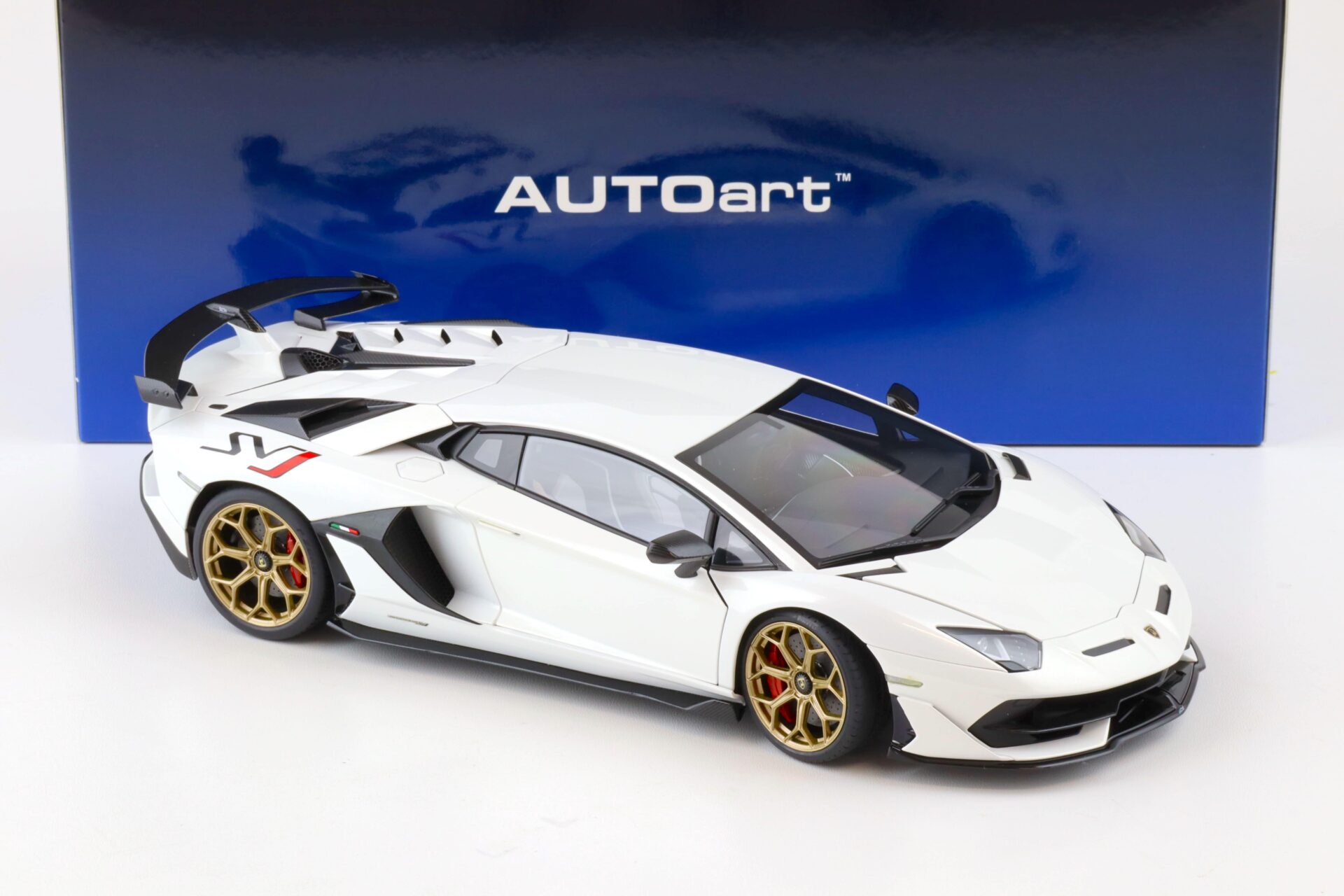 1:18 AUTOart Lamborghini Aventador SVJ 2019 Bianco Asopo/ pearl white