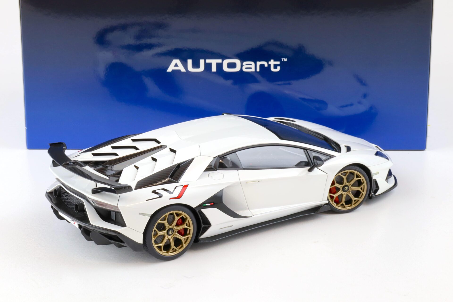 1:18 AUTOart Lamborghini Aventador SVJ 2019 Bianco Asopo/ pearl white