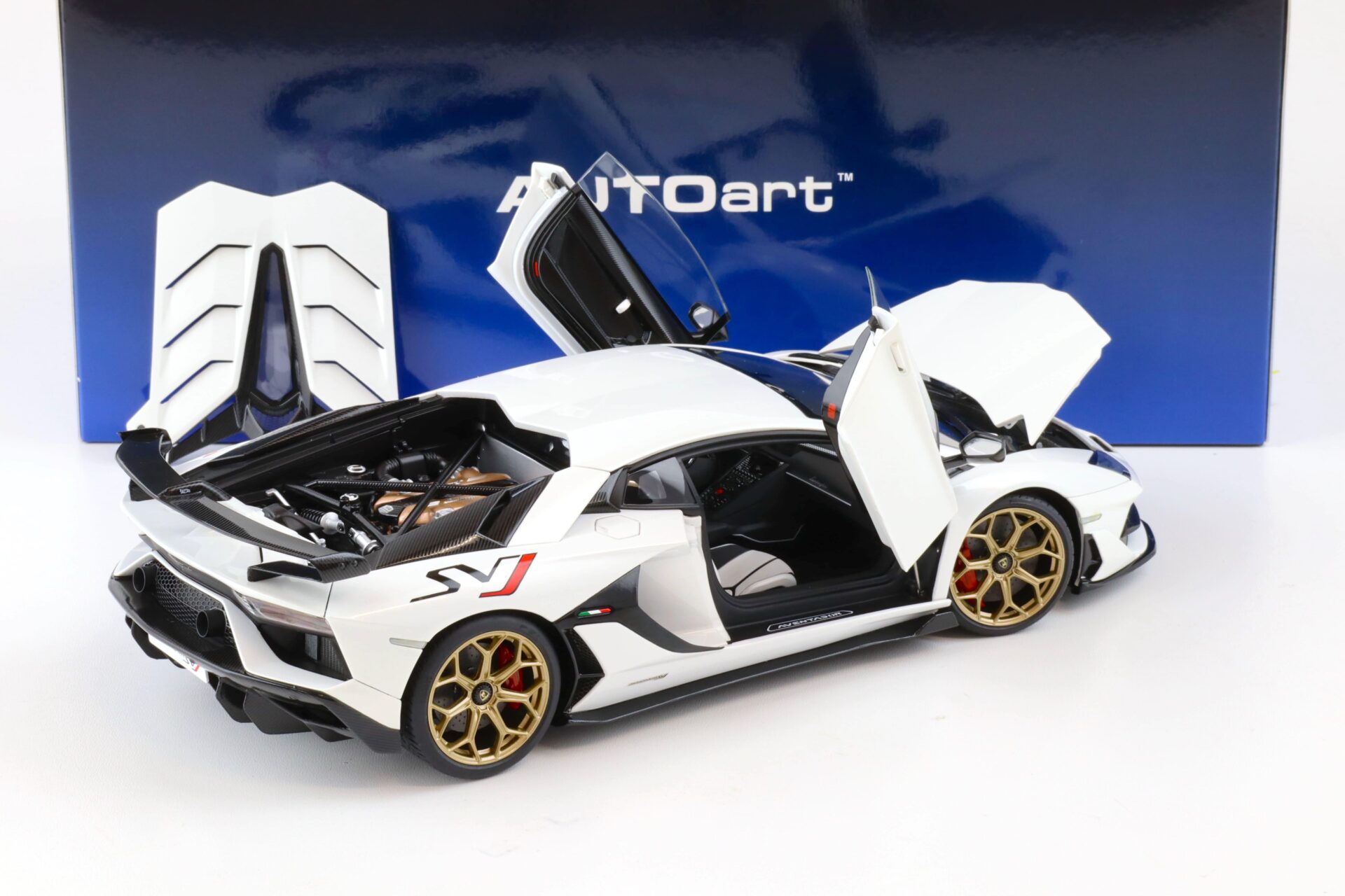1:18 AUTOart Lamborghini Aventador SVJ 2019 Bianco Asopo/ pearl white