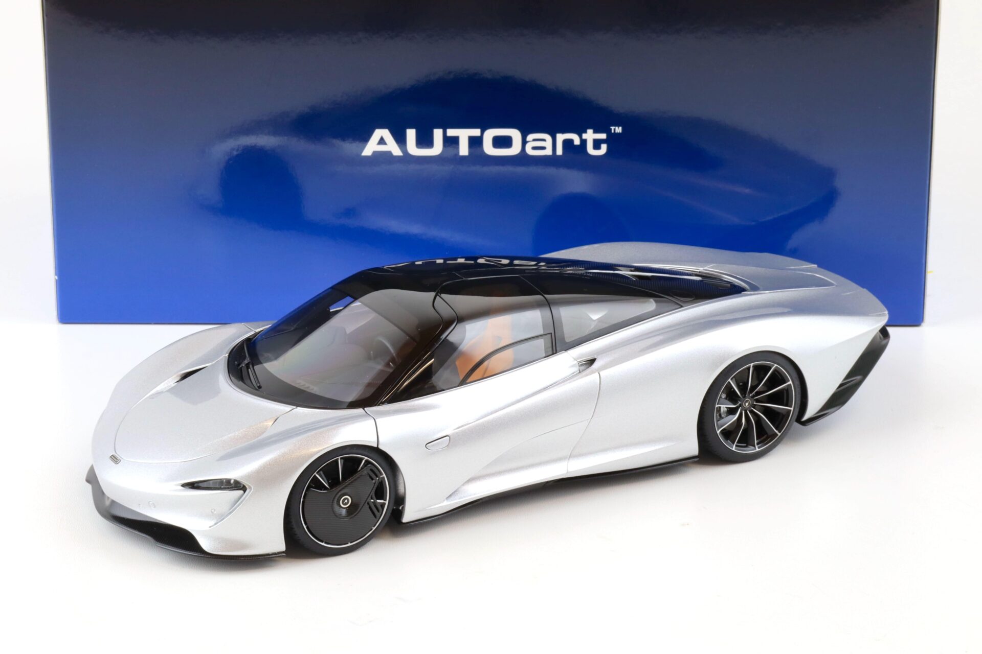 ID 80245 orig.jpg 1:18 AUTOart McLaren Speedtail 2020 Supernova silver 76090