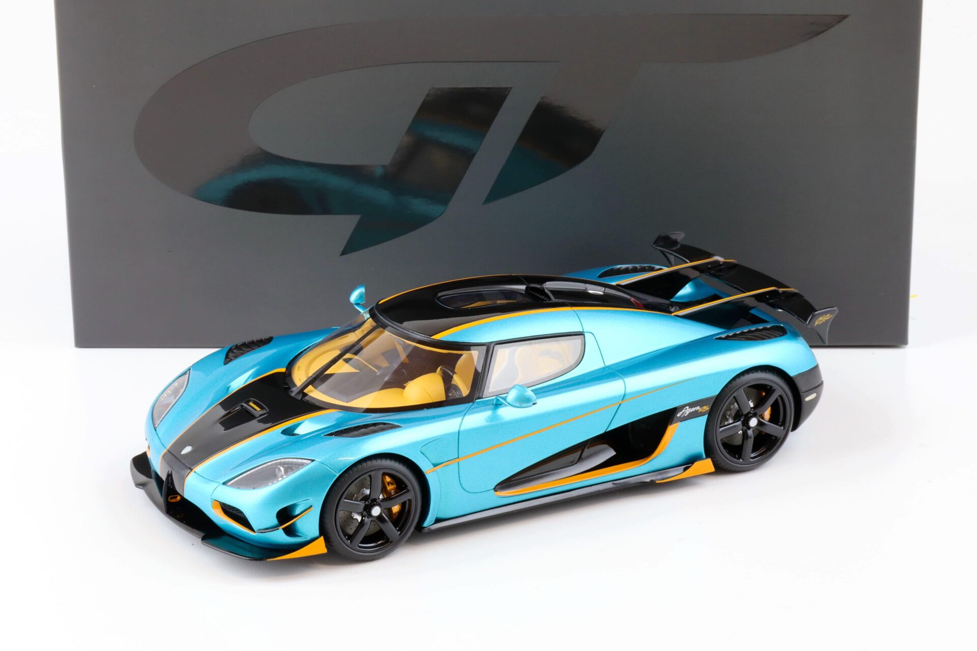 ID 80388 orig.jpg 1:18 GT Spirit GT390 Koenigsegg Agera RSR blue metallic/ black 2016