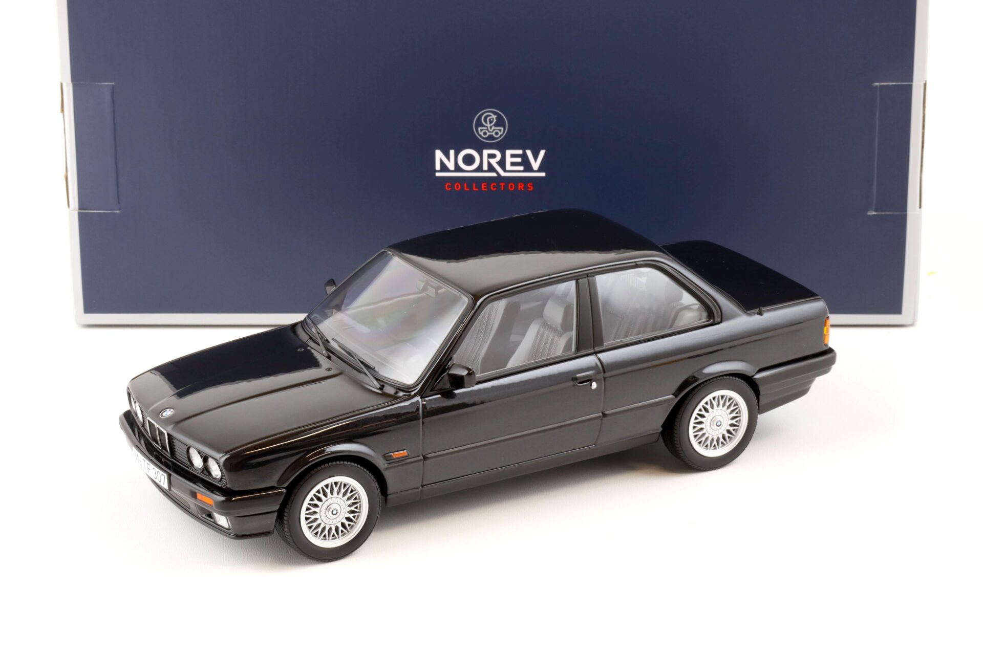 ID 80405 orig.jpg 1:18 Norev BMW 325i E30 black metallic 1988