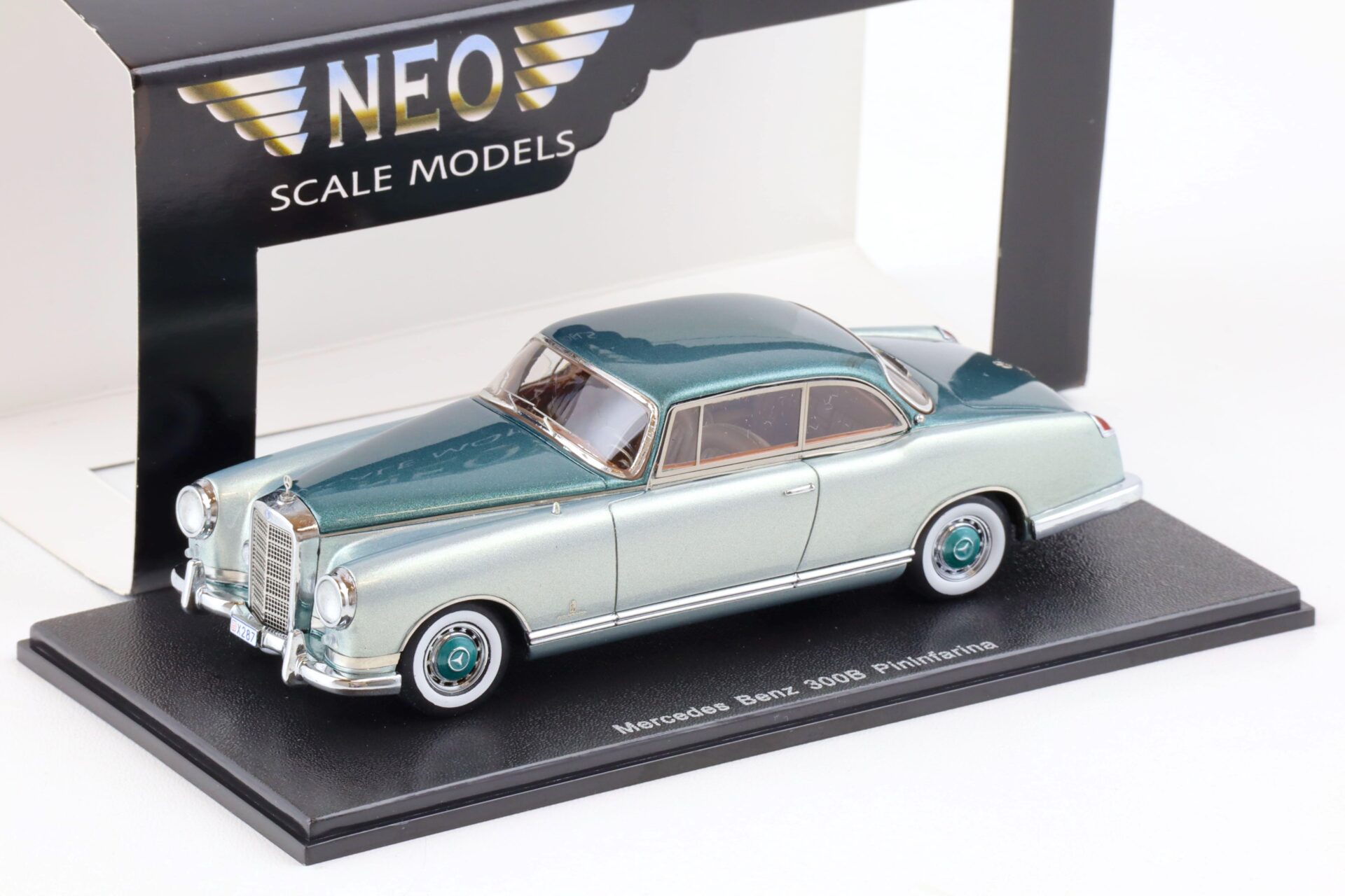 ID 80768 orig 1.jpg 1:43 NEO Mercedes 300B Pininfarina Coupe 2-tone metallic green