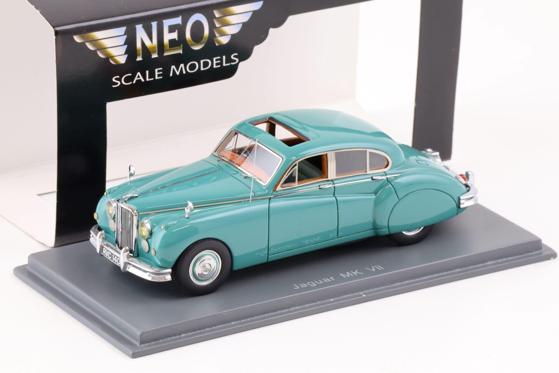 ID 80789 orig 1.jpg 1:43 NEO Jaguar MK VII green 1955
