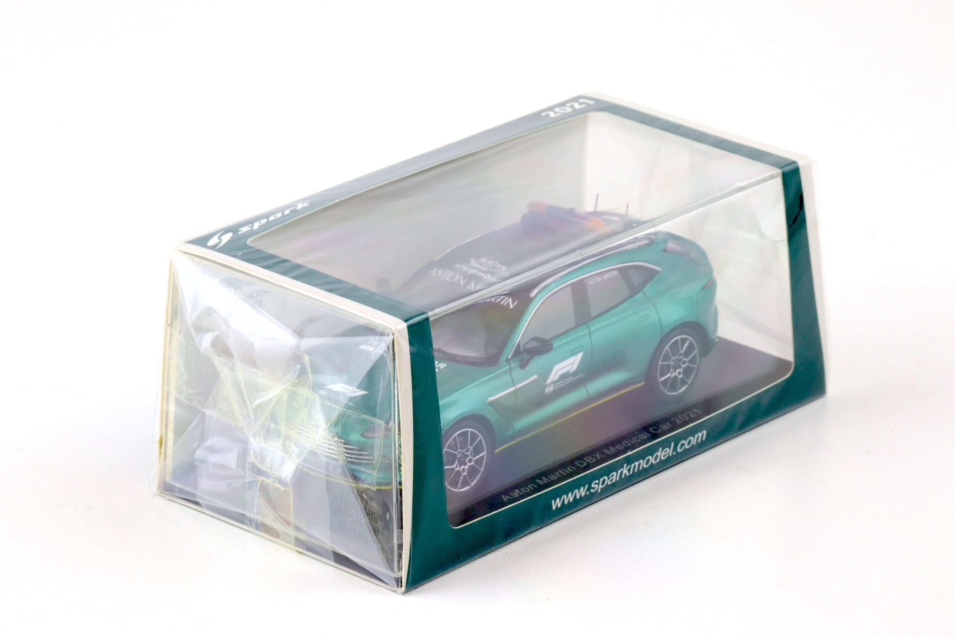 1:43 Spark Aston Martin DBX Medical Car 2021 green metallic S5879