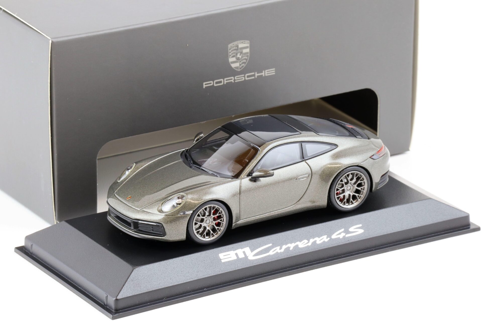 ID 80886 orig 1.jpg 1:43 Minichamps Porsche 911 (992) Carrera 4S Coupe Aventurine green DEALER