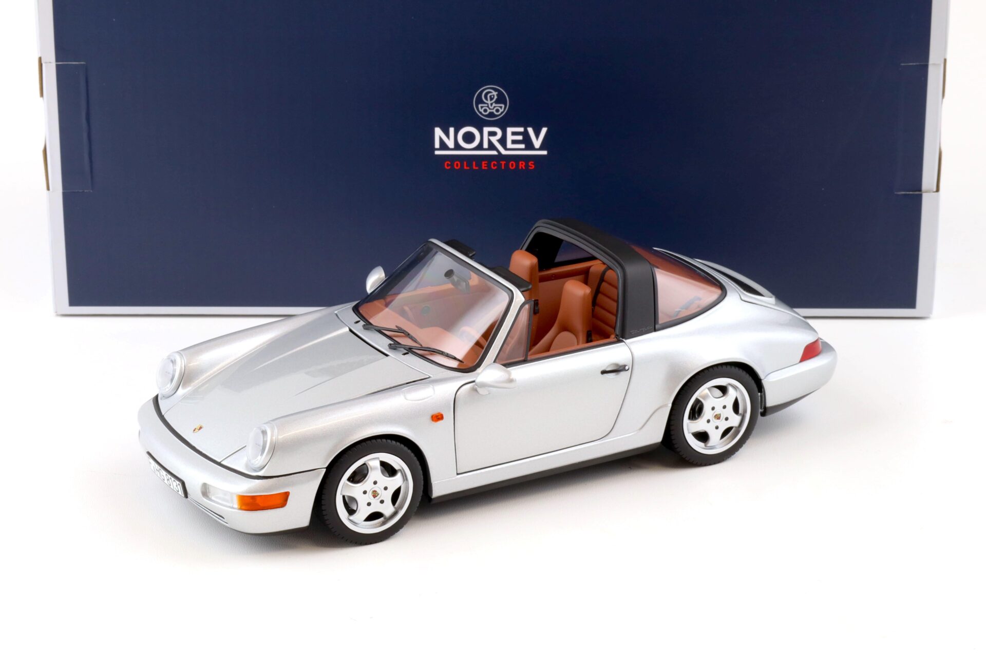 ID 81579 orig.jpg 1:18 Norev Porsche 911 (964) Carrera 4 Targa 1990 silver metallic 187342