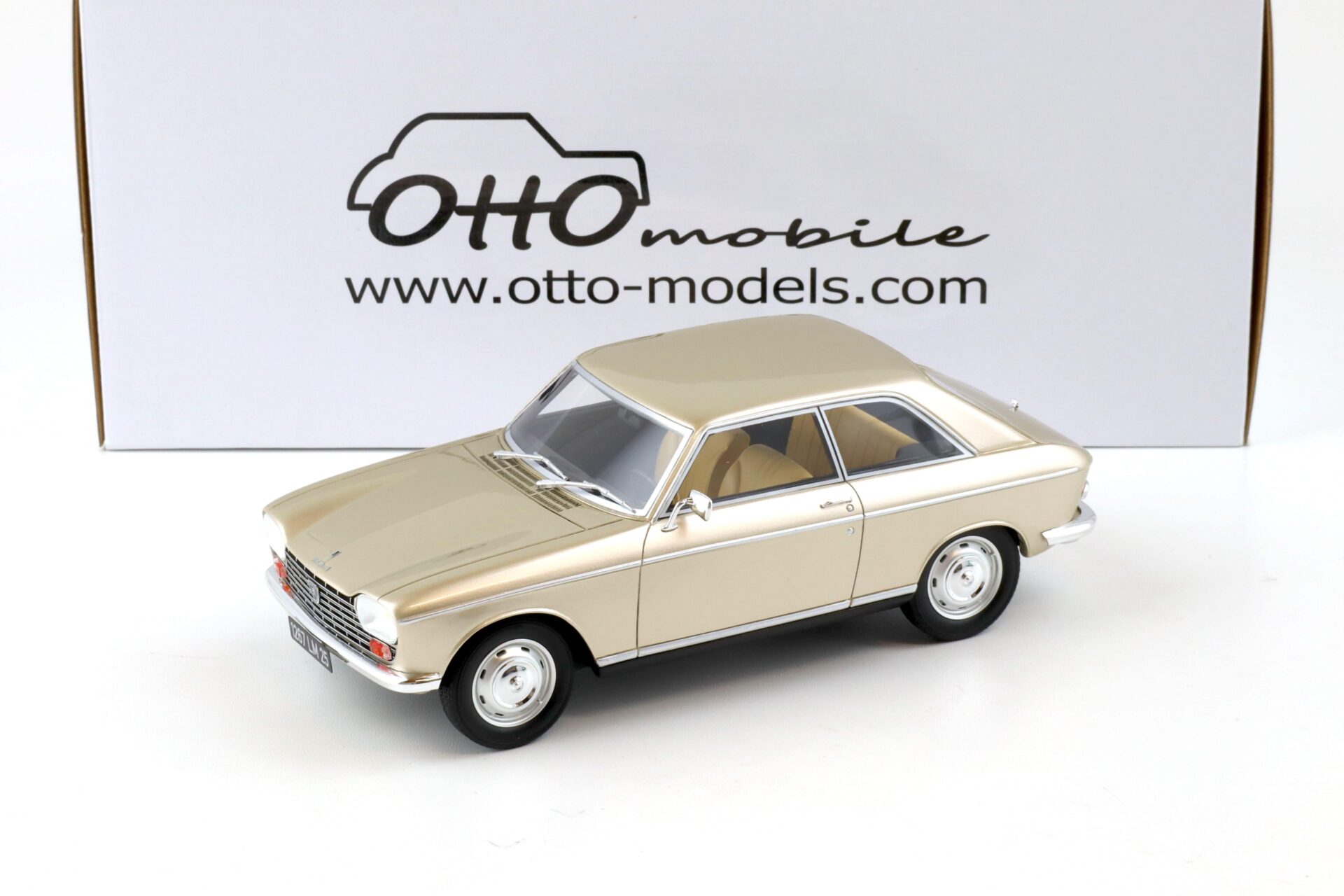 ID 81618 orig.jpg 1:18 OTTO mobile OT1024 Peugeot 204 Coupe beige metallic 1965