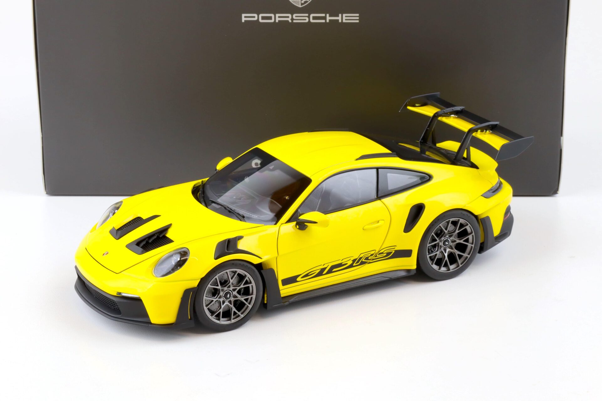 ID 81884 orig.jpg 1:18 Norev Porsche 911 (992) GT3 RS Coupe 2022 Racing yellow WAP DEALER