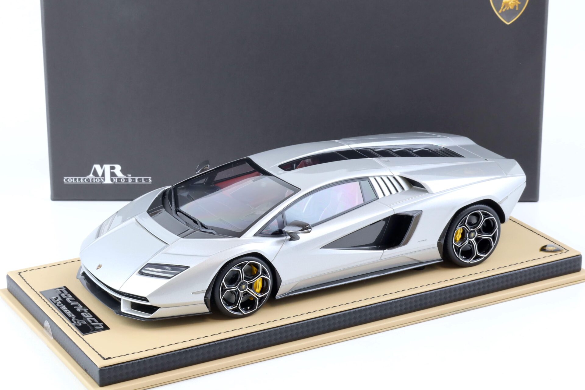 ID 82001 orig 1.jpg 1:18 MR Collection Lamborghini Countach LPI 800-4 Argento Luna - Limited 49 pcs.