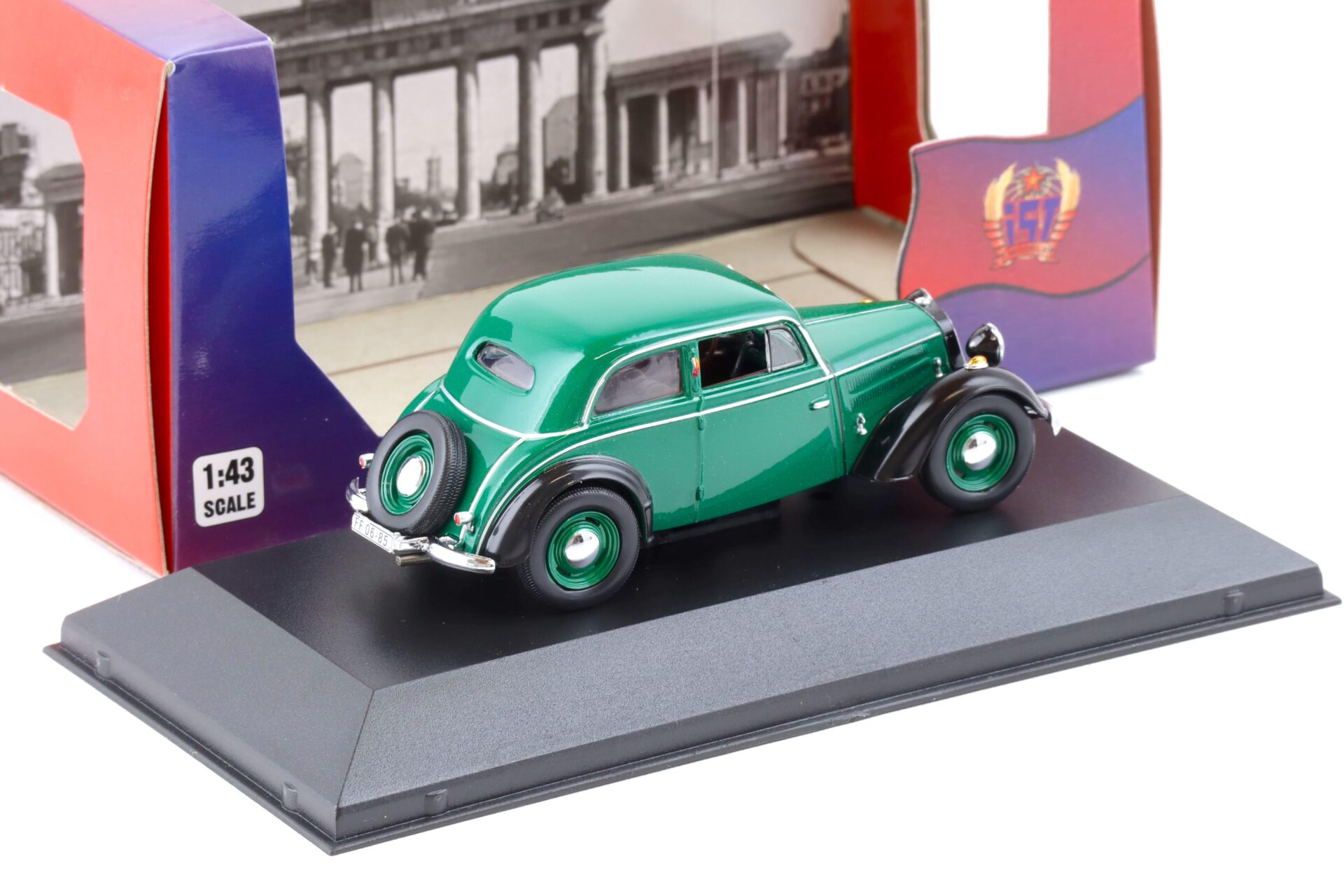 1:43 IST Models IFA F8 Limousine 1949 green/ black