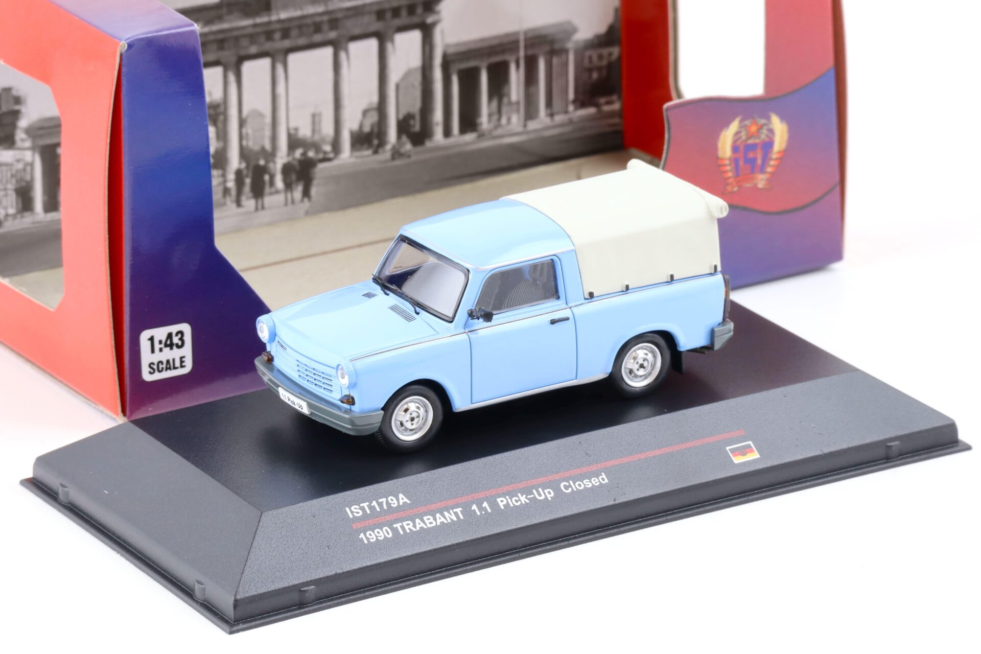 ID 82259 orig 1.jpg 1:43 IST Models Trabant 1.1 Pick-Up closed 1990 blue