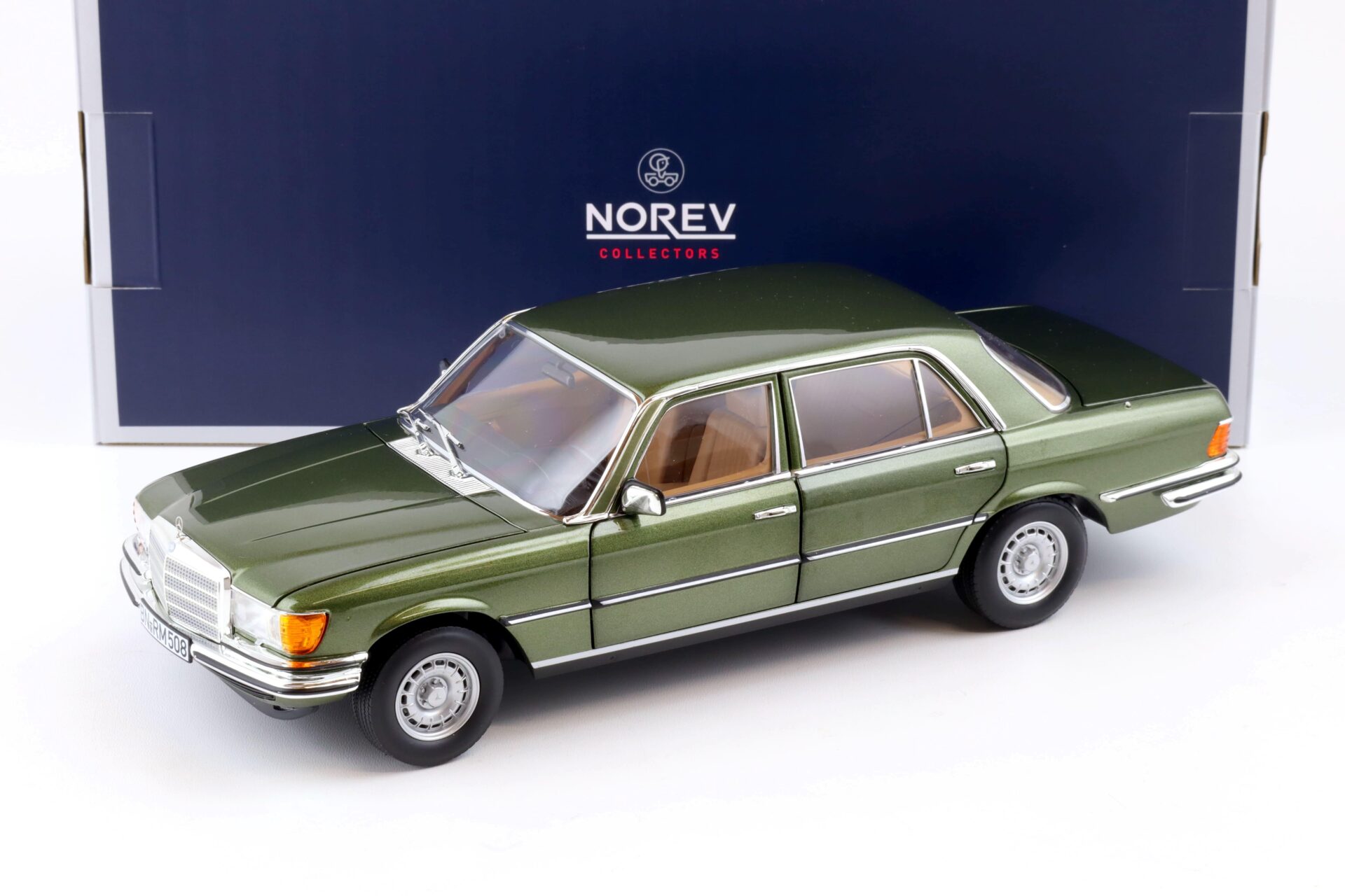 ID 82839 orig.jpg 1:18 Norev Mercedes 450 SEL 6.9 Limousine green metallic 1976