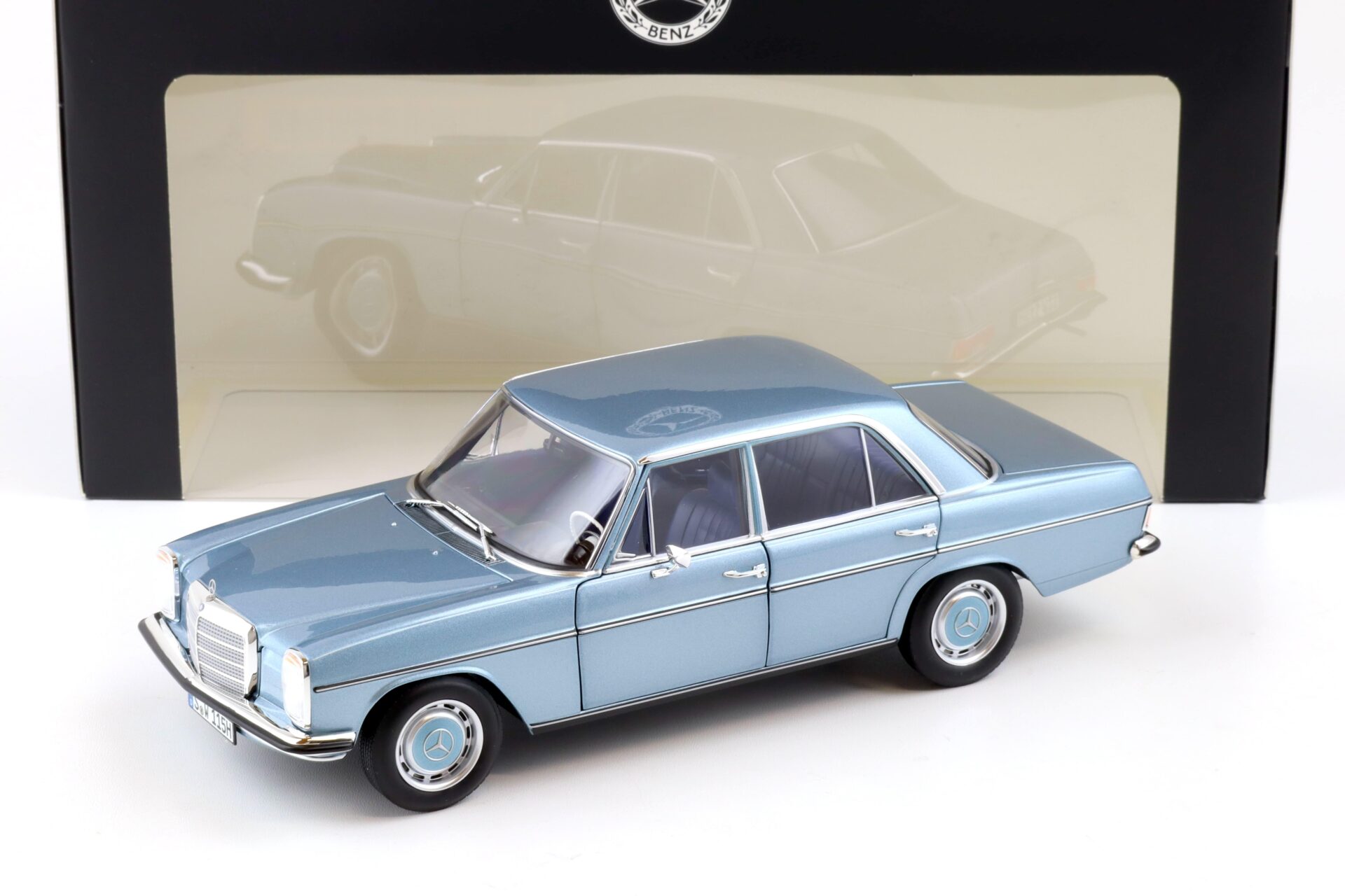 ID 82911 orig 1.jpg 1:18 Norev Mercedes 200 Strich-Acht /8 W115 Limousine grey blue DEALER VERSION