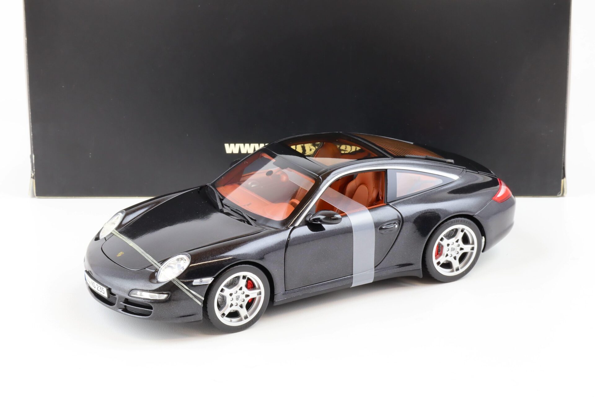 ID 82953 orig 1.jpg 1:18 Norev Porsche 911 (997) Targa 4S Coupe black metallic