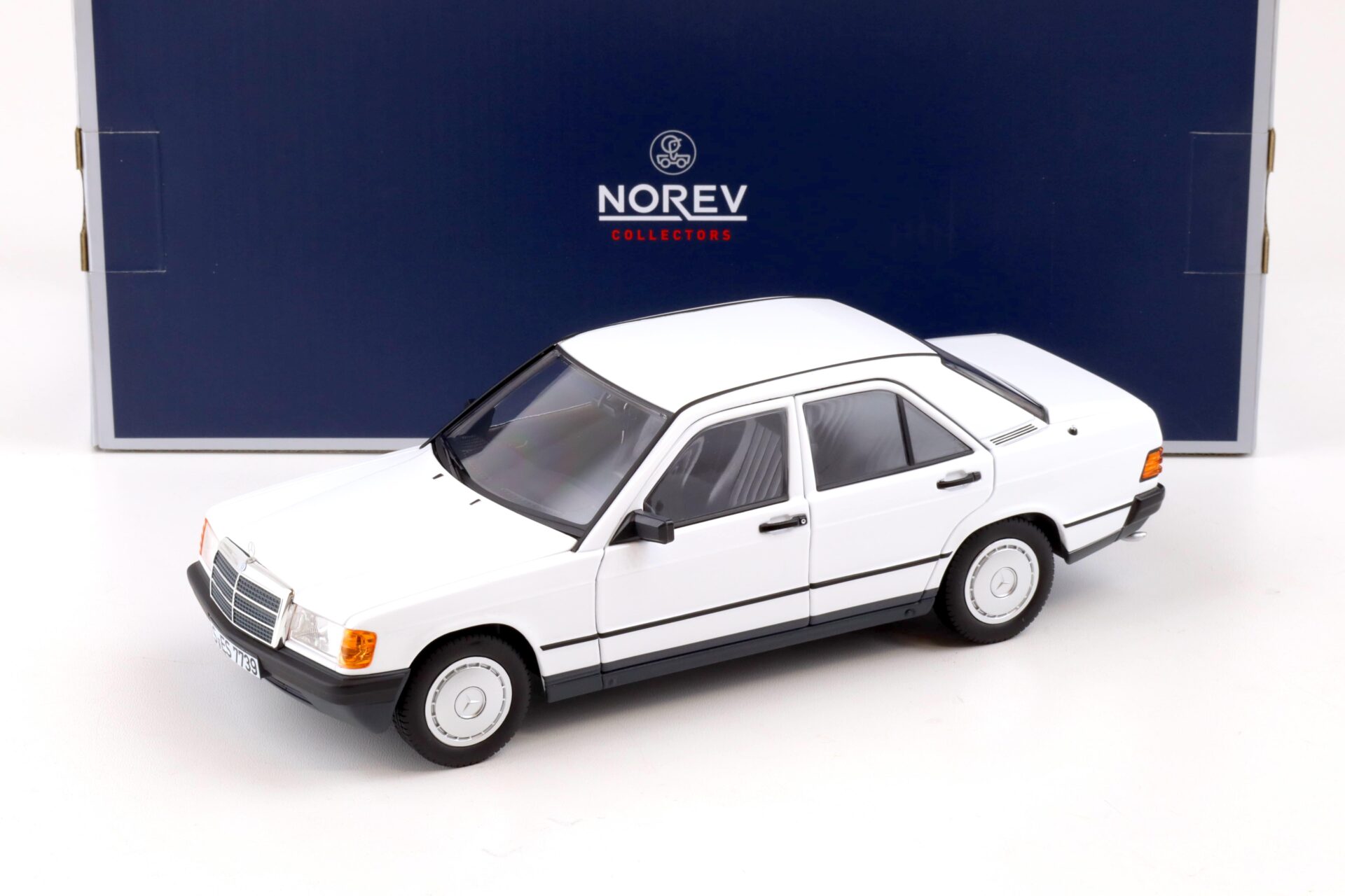 ID 83033 orig.jpg 1:18 Norev Mercedes 190E W201 Limousine 1982 Classic white