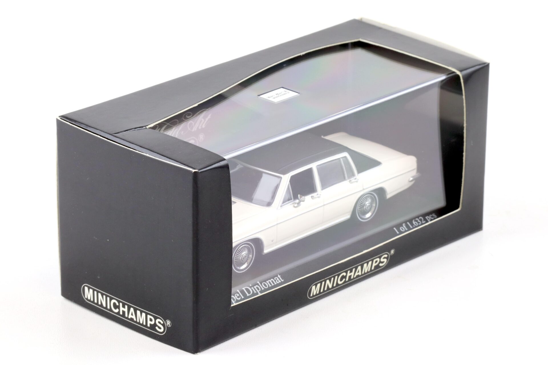 1:43 Minichamps Opel Diplomat Limousine 1968 Chamonix white/ black roof