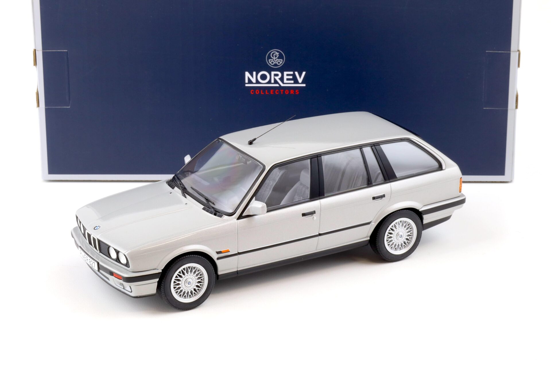 ID 83122 orig 1.jpg 1:18 Norev BMW 325i Touring 3er E30 silver metallic 1991