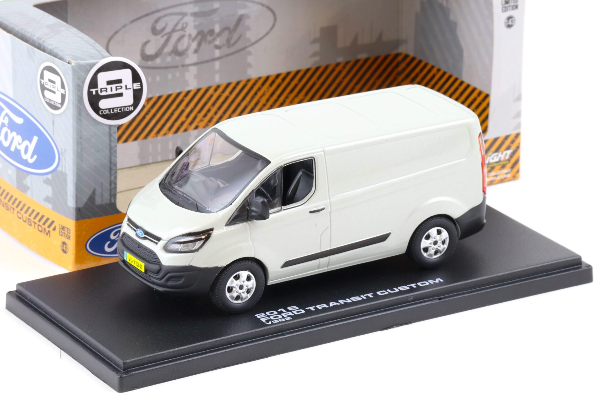 ID 83301 orig.jpg 1:43 Greenlight 2016 Ford Transit Custom V362 VAN Kasten moondust silver