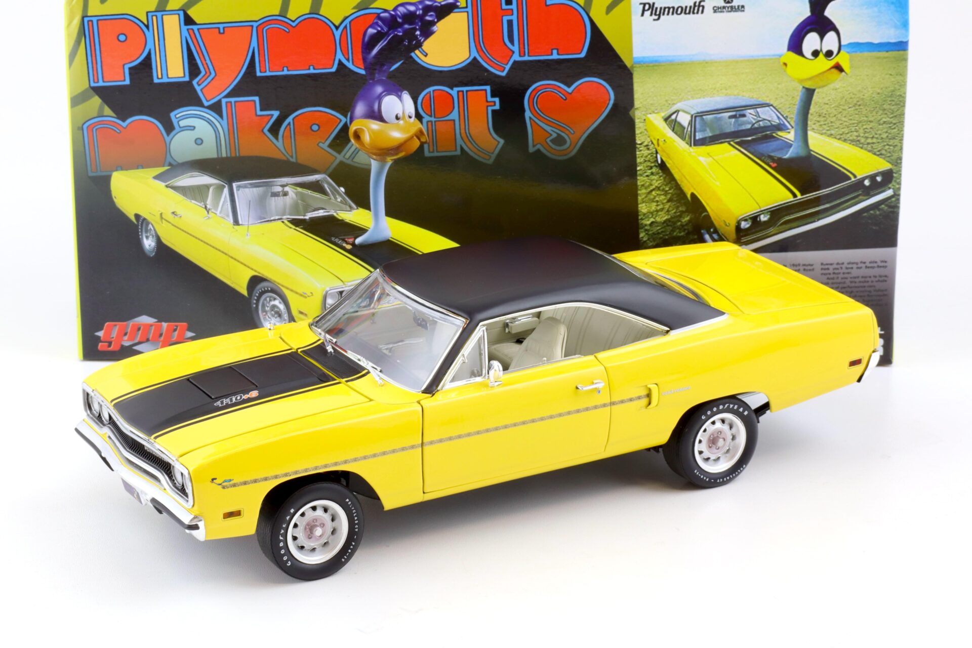 ID 83318 orig 1.jpg 1:18 GMP 1970 Plymouth Road Runner The Loved Bird Air Grabber Figure yellow/ black