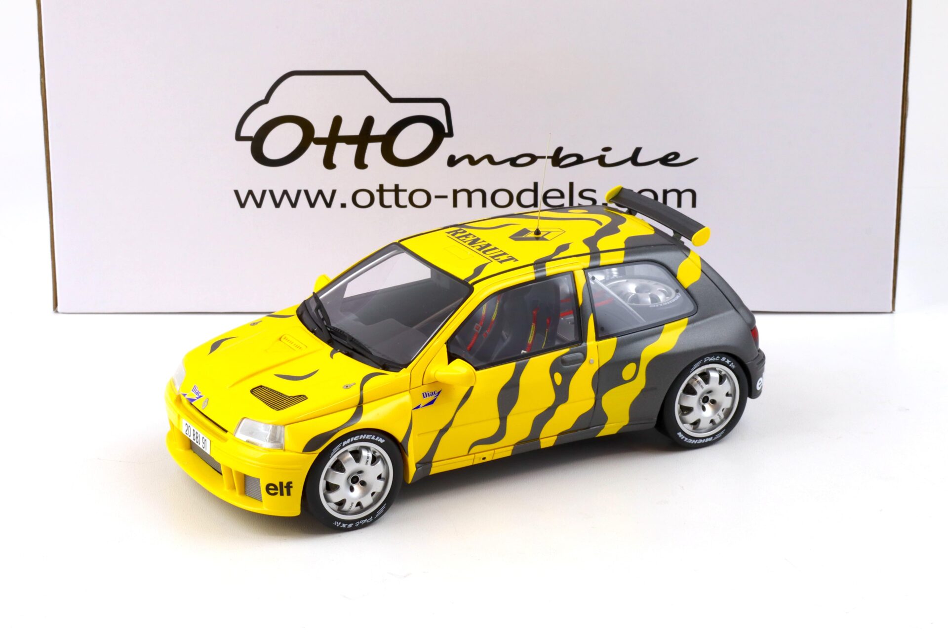 ID 83346 orig.jpg 1:18 OTTO mobile OT822 Renault Clio Maxi Presentation 1995 black/ yellow