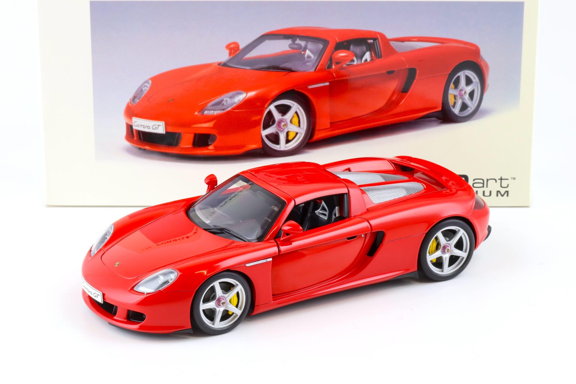 ID 83679 orig 1.jpg 1:18 AUTOart Porsche Carrera GT 2003 red 78044