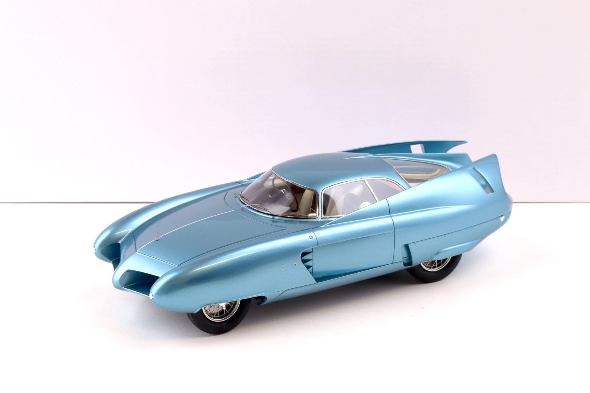 ID 83700 orig 1.jpg 1:18 Matrix Alfa Romeo B.A.T. 7 blue metallic 1954