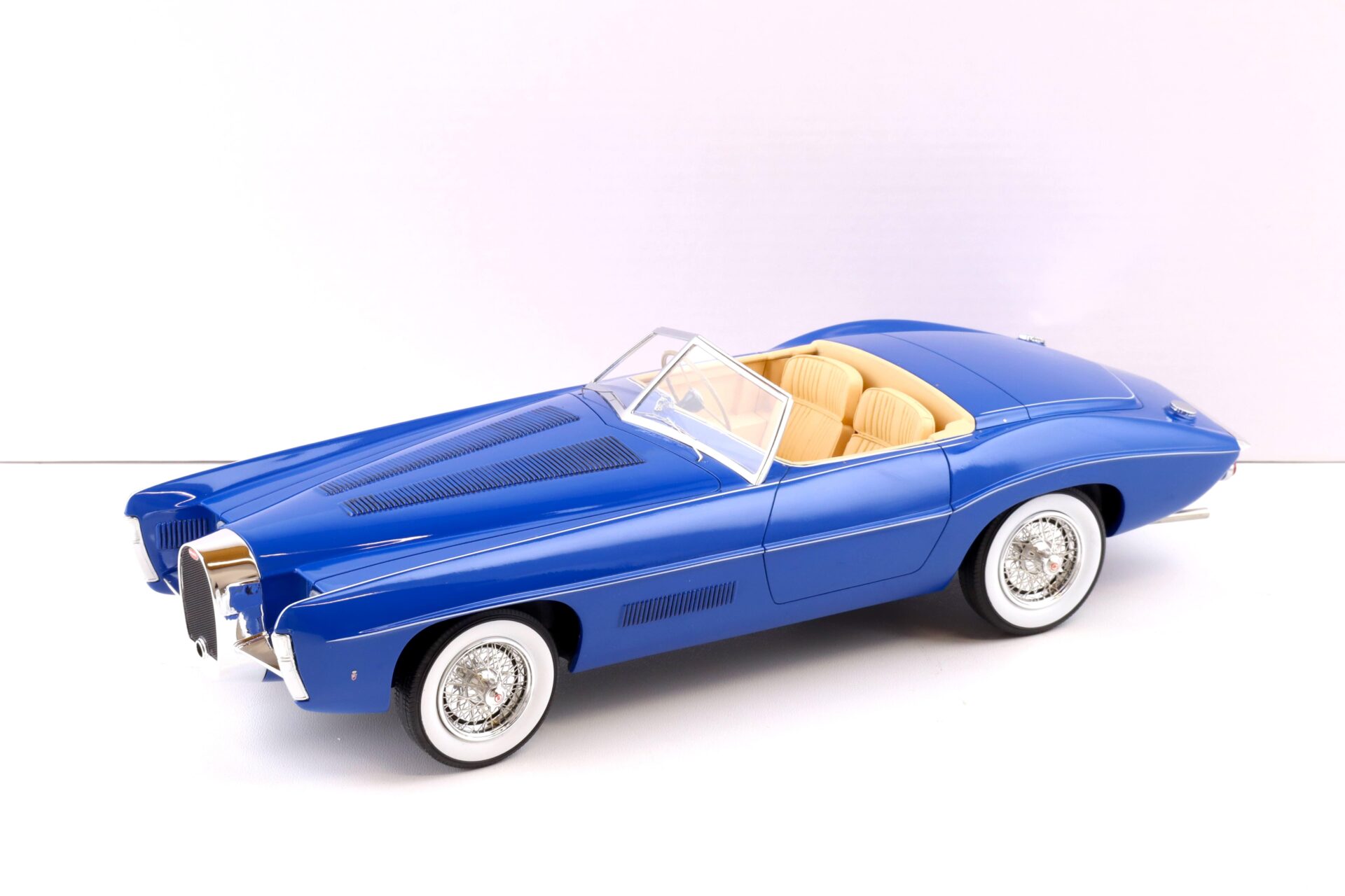 ID 83713 orig.jpg 1:18 Matrix Bugatti T101C Exner-Ghia open Top 1966 blue