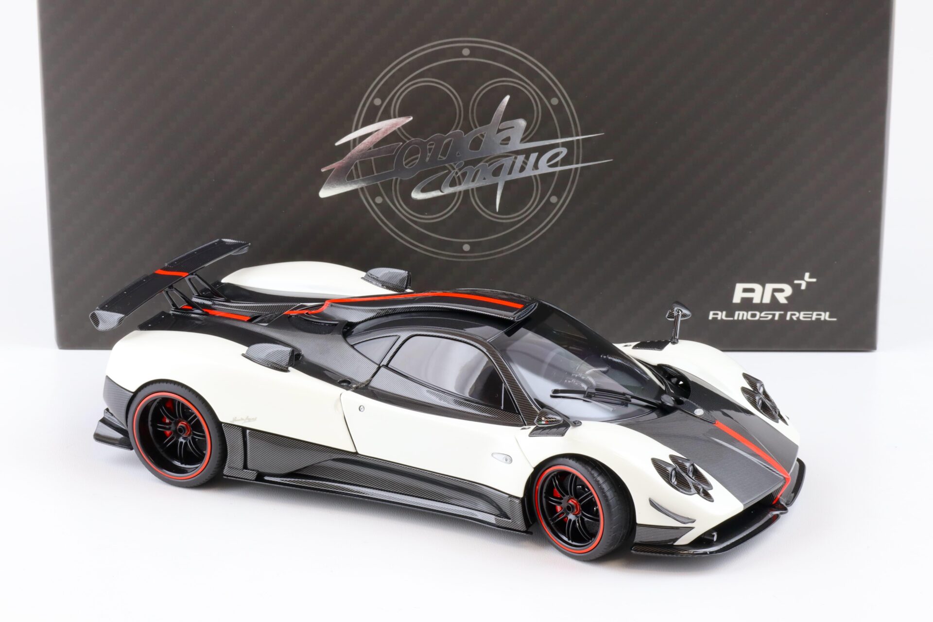 1:18 Almost Real Pagani Zonda Cinque Coupe 2009 Bianco Benny white