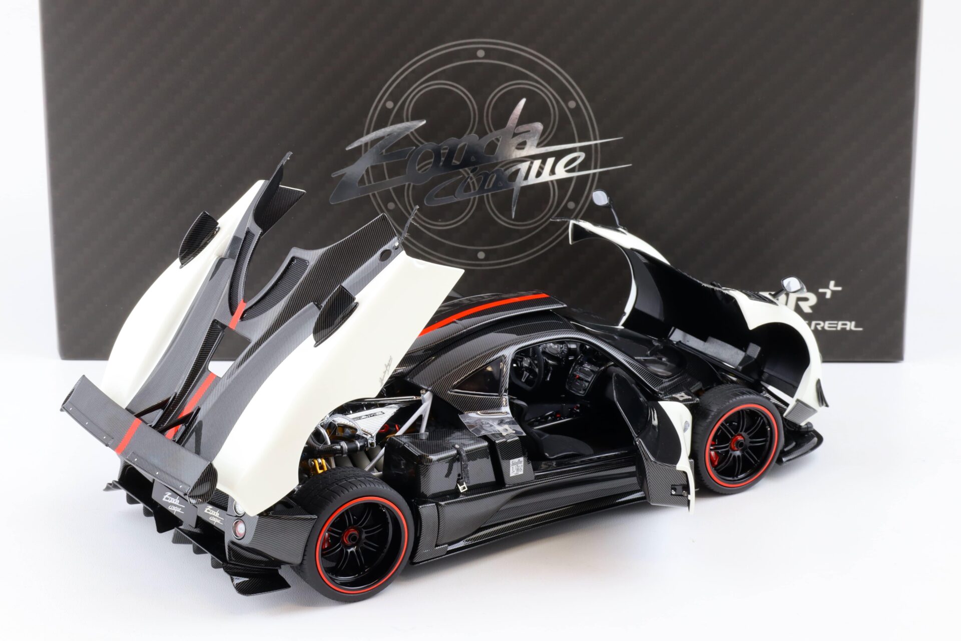 1:18 Almost Real Pagani Zonda Cinque Coupe 2009 Bianco Benny white