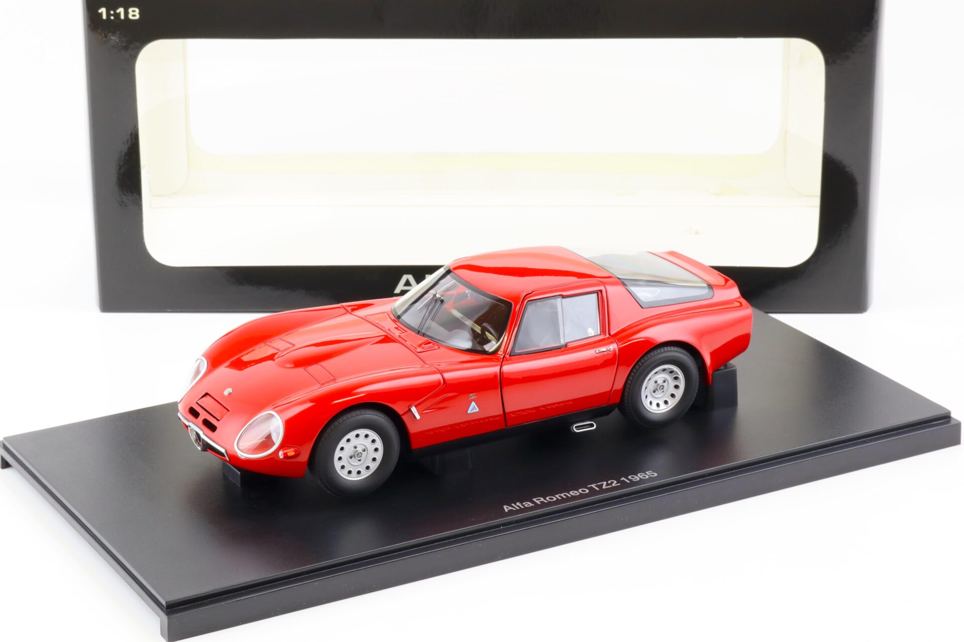 ID 84160 orig 1.jpg 1:18 AUTOart Alfa Romeo Giulia TZ2 1965 red