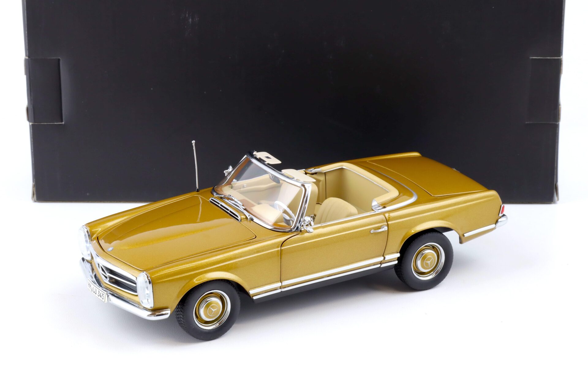 ID 84256 orig 1.jpg 1:18 Norev Mercedes 230 SL Pagode Cabriolet gold metallic 1963