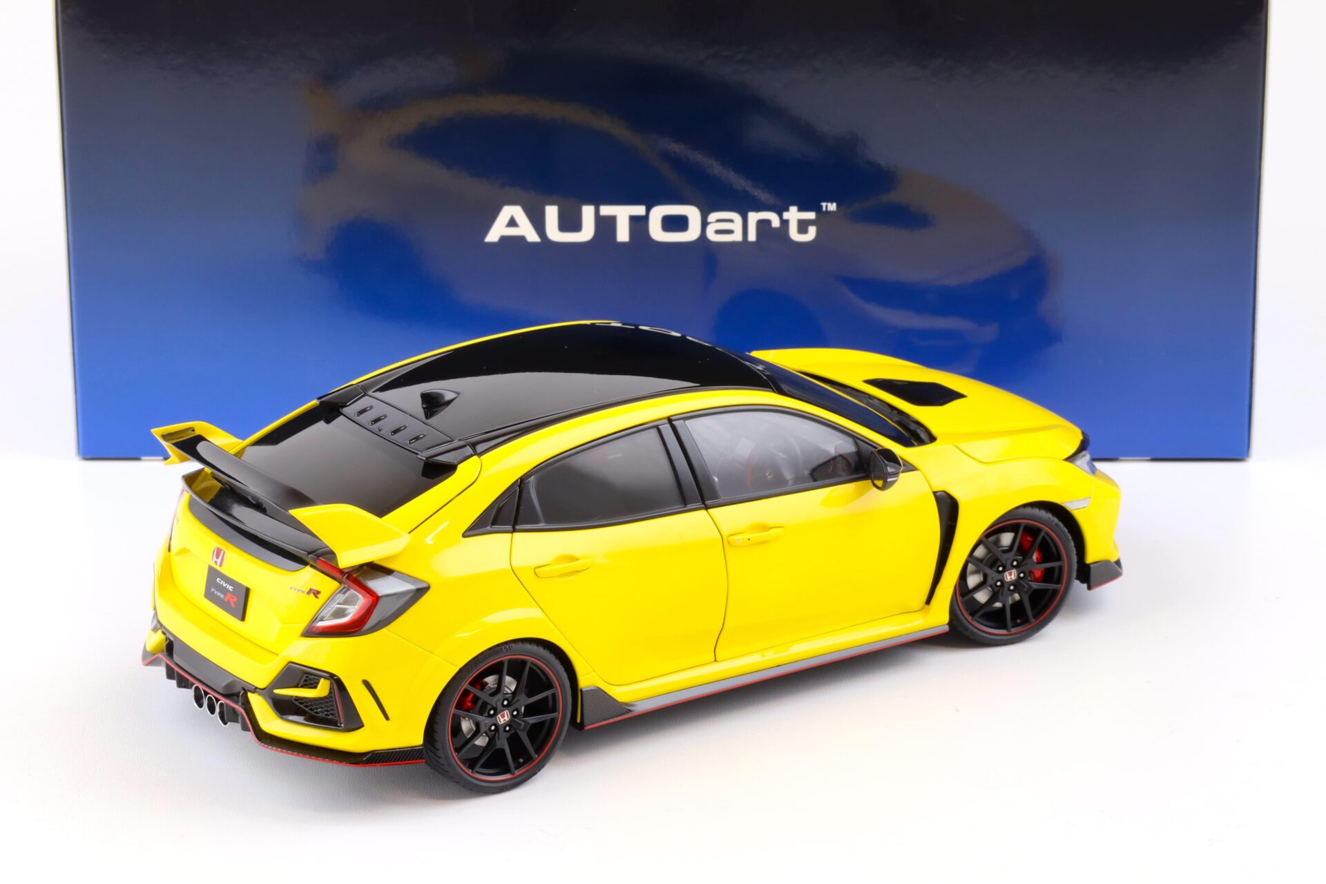 1:18 AUTOart Honda Civic Type R (FK8) 2021 Sunlight yellow Limited Edition 73225