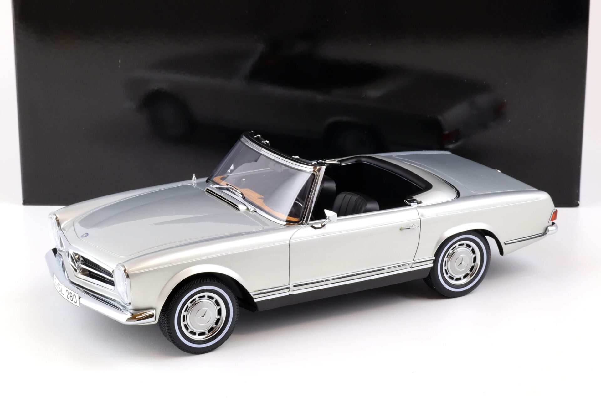 ID 84481 orig 1.jpg 1:12 Premium ClassiXXs Mercedes 280 SL (W113) Pagode silver