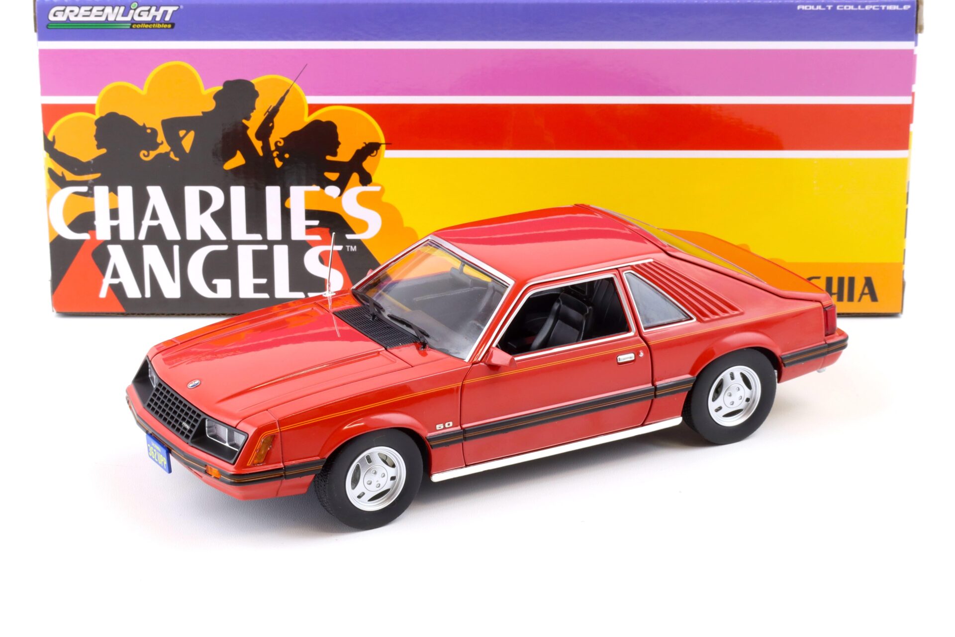 ID 84779 orig 1.jpg 1:18 Greenlight 1979 Ford Mustang Ghia Coupe medium red/ black stripe Charlie´s Angels