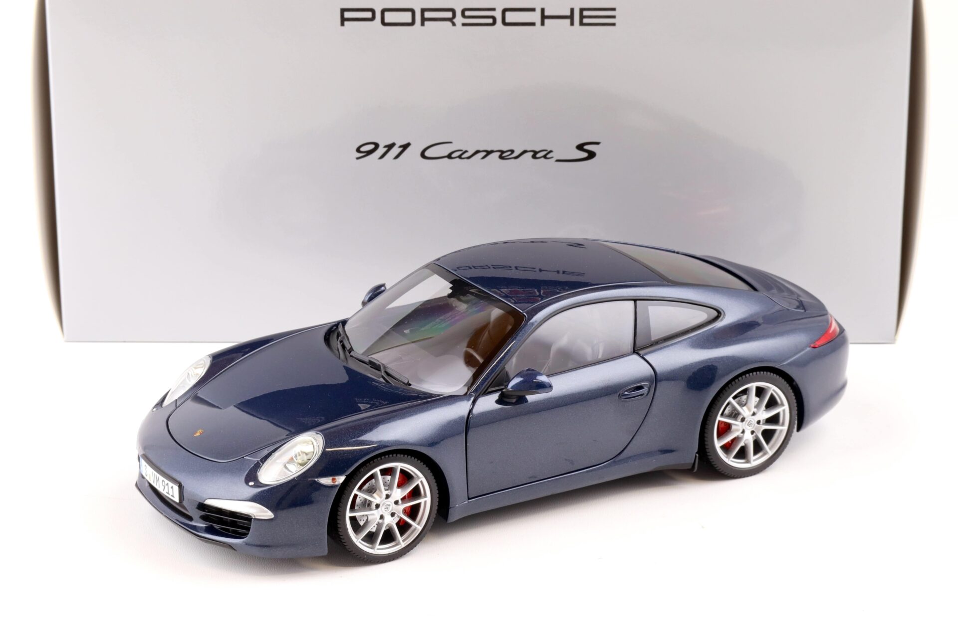 ID 85029 orig.jpg 1:18 Minichamps Porsche 911 (991) Carrera S Coupe blue metallic DEALER VERSION