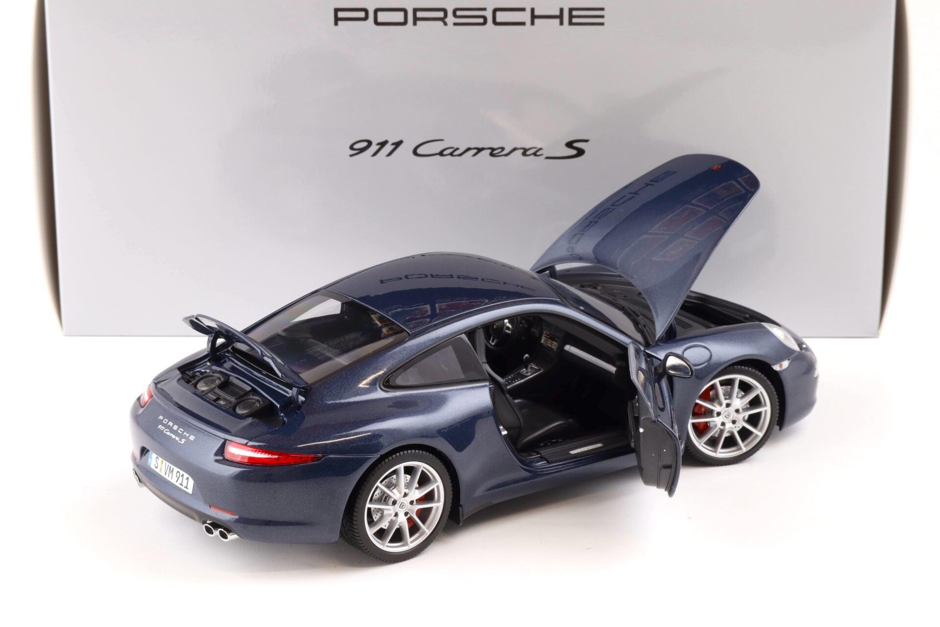 1:18 Minichamps Porsche 911 (991) Carrera S Coupe blue metallic DEALER VERSION