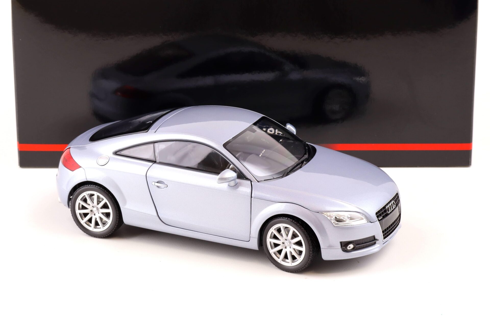 1:18 Minichamps Audi TT Coupe RHD 2006 silver-blue metallic