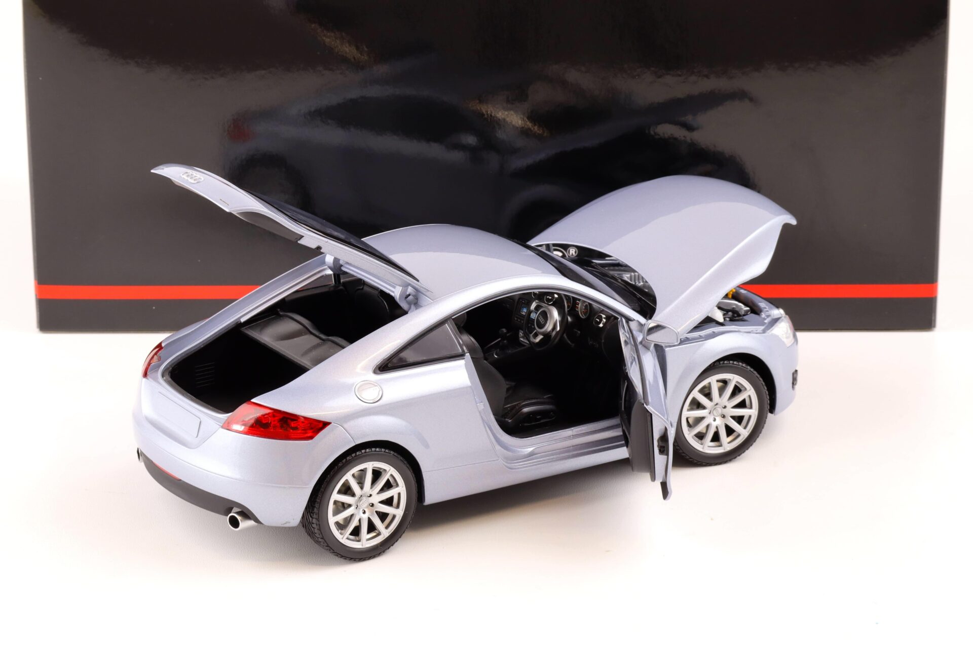 1:18 Minichamps Audi TT Coupe RHD 2006 silver-blue metallic