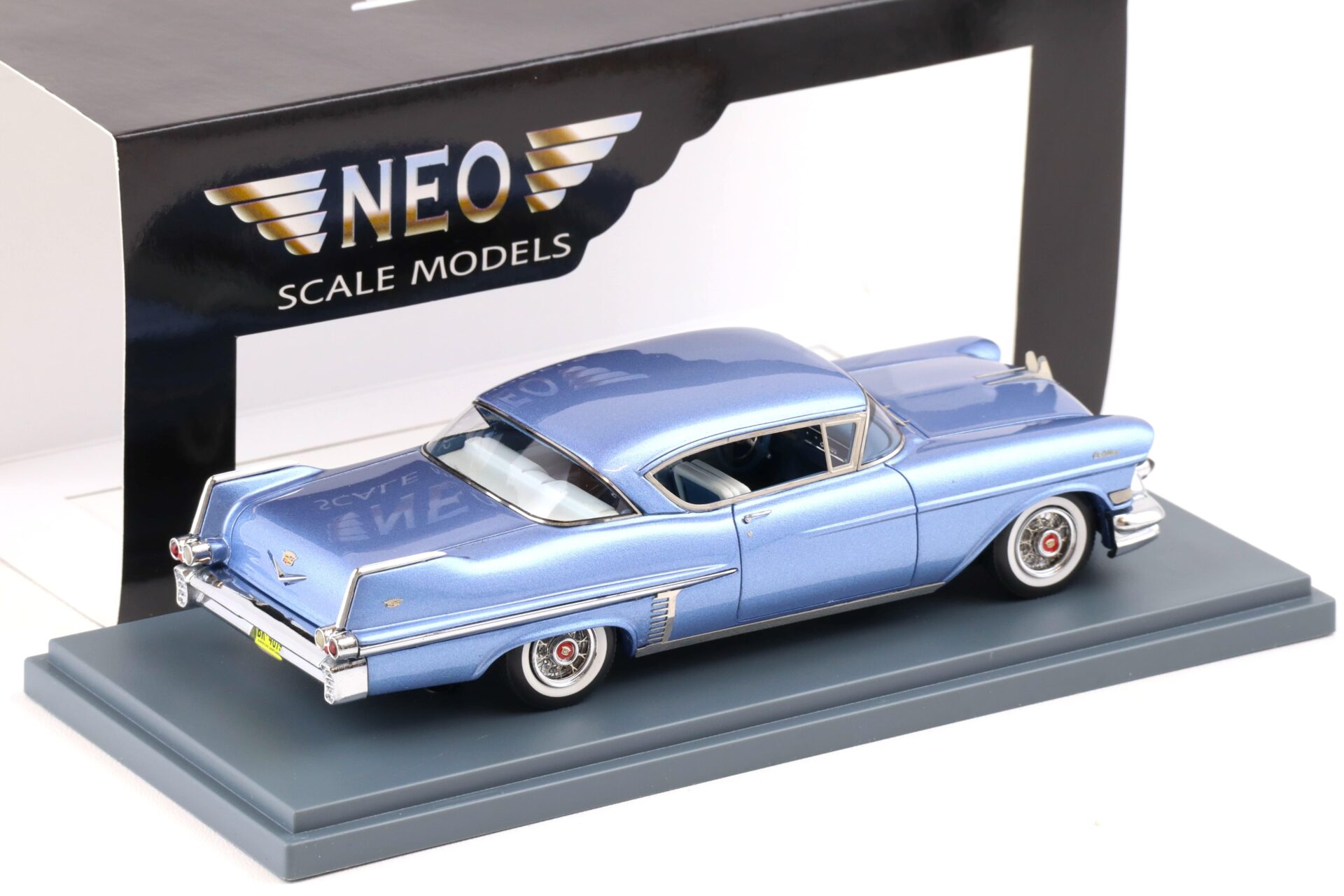 1:43 NEO Cadillac Series 62 HT Coupe blue metallic 1957