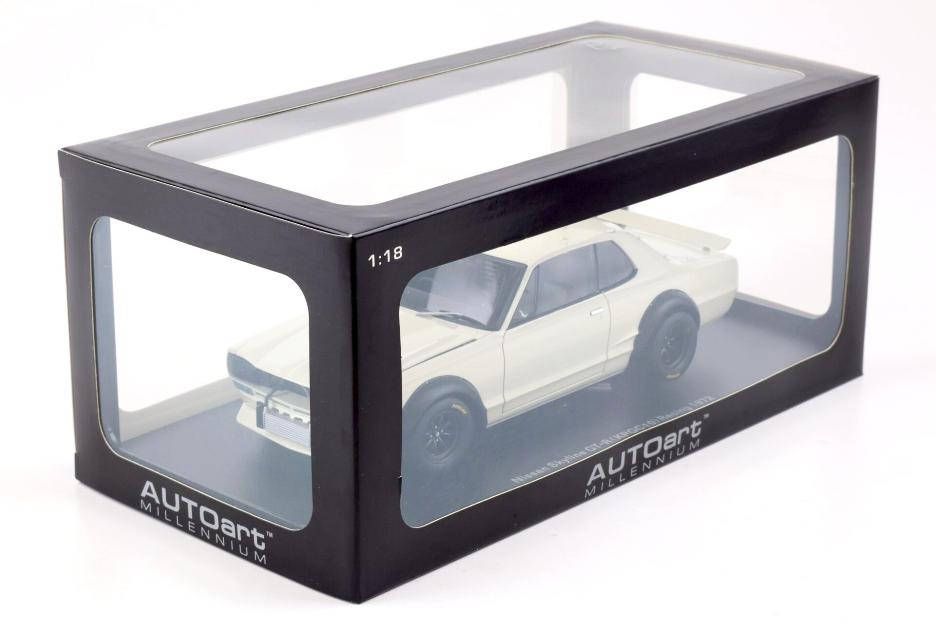 1:18 AUTOart Nissan Skyline GT-R (KPGC-10) Racing 1972 white 87279