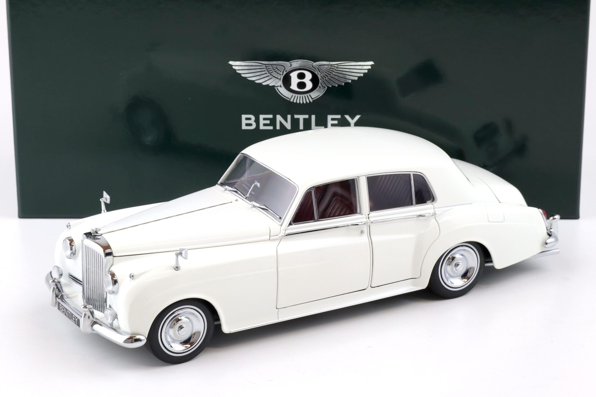 ID 85435 orig.jpg 1:18 Minichamps Bentley S2 Limousine 1954 white