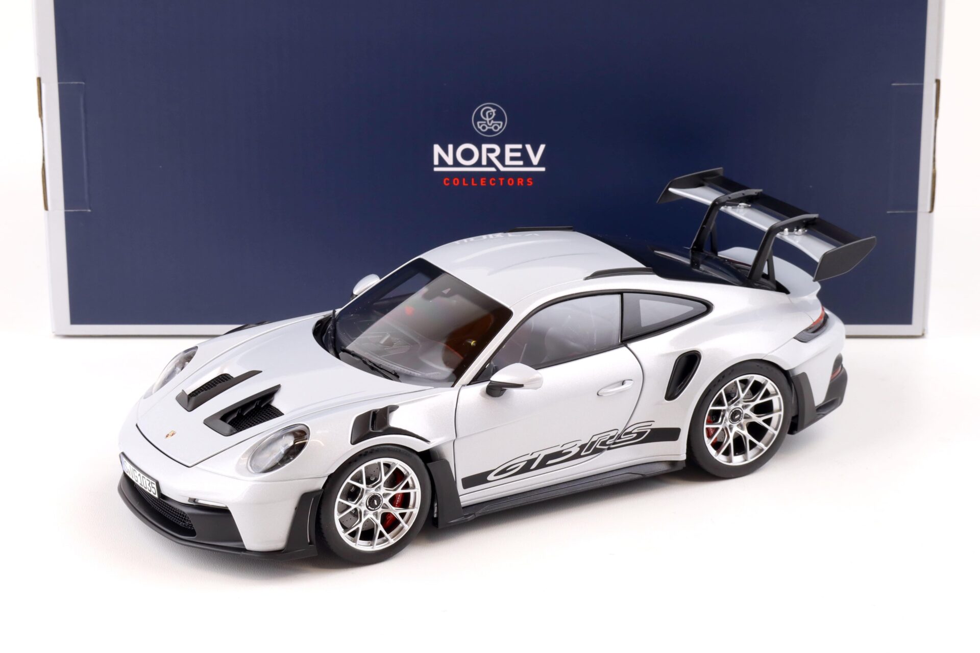 ID 85632 orig 1.jpg 1:18 Norev Porsche 911 (992) GT3 RS Coupe 2022 Ice grey metallic 187359