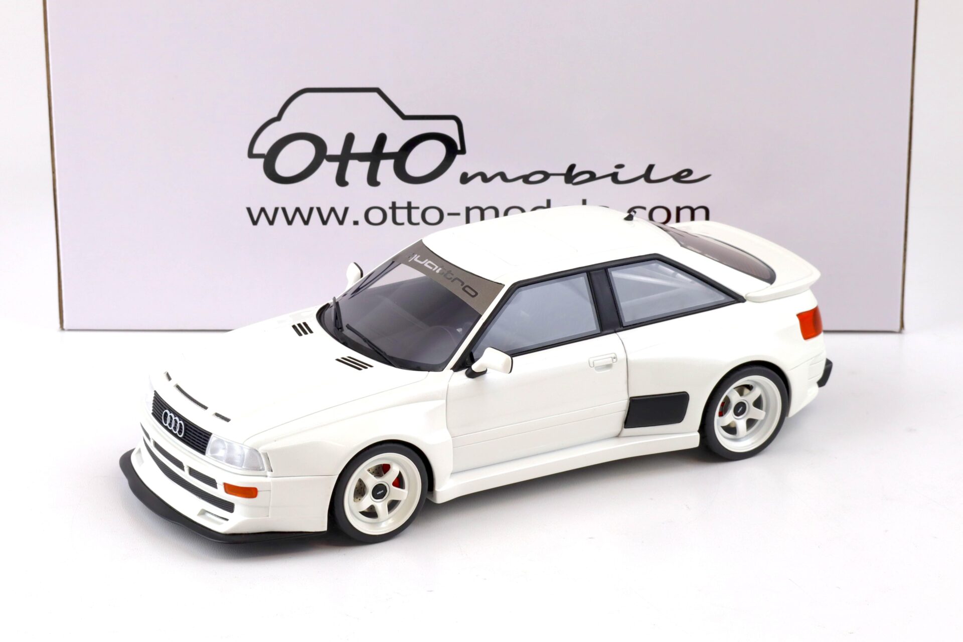 ID 85840 orig 1.jpg 1:18 OTTO mobile OT913 Audi 80 (B4) Coupe RS2 Prior Design white 2021