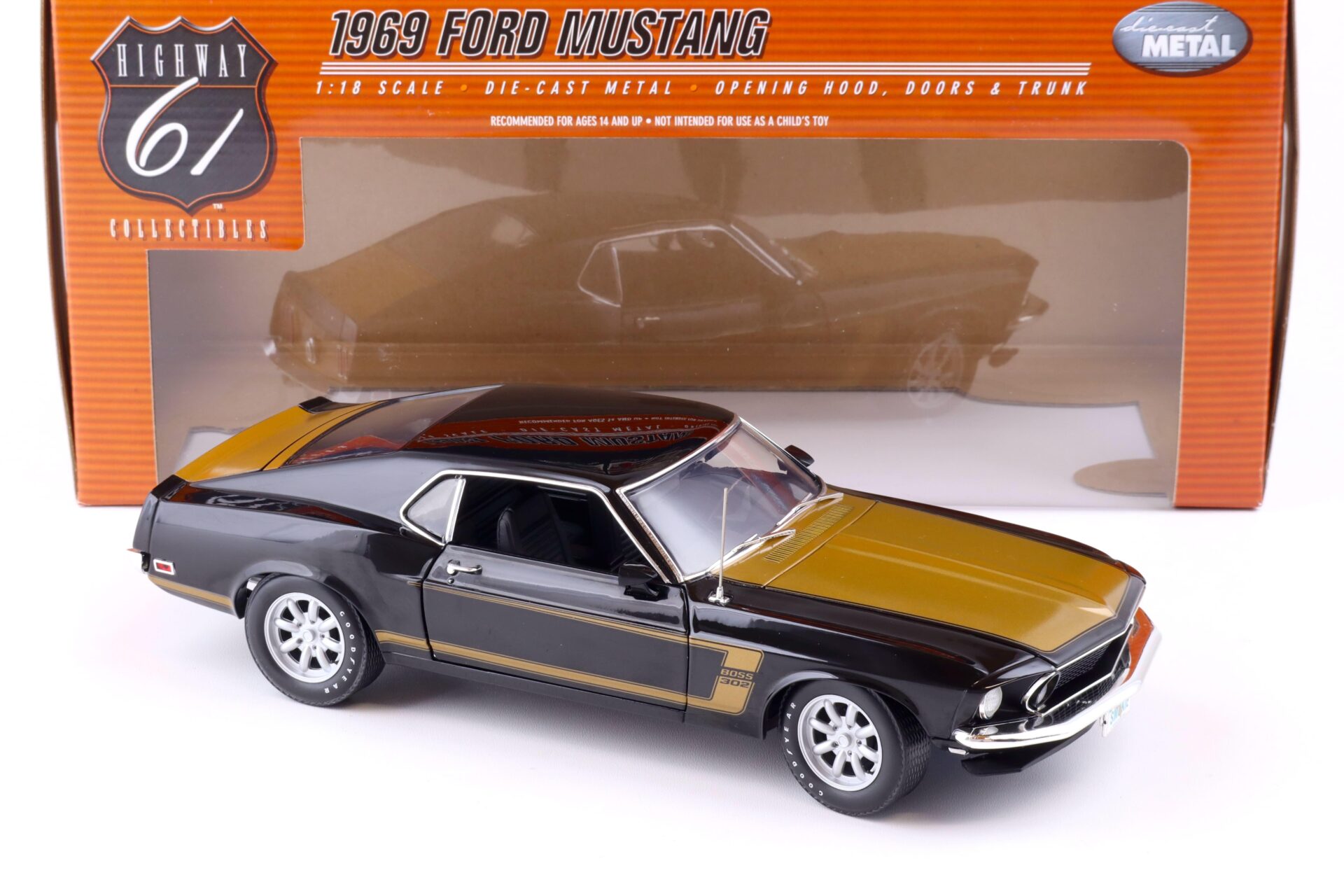 1:18 Highway61 Ford Mustang Boss 302 Coupe Smokey Tribute black/ gold 50730