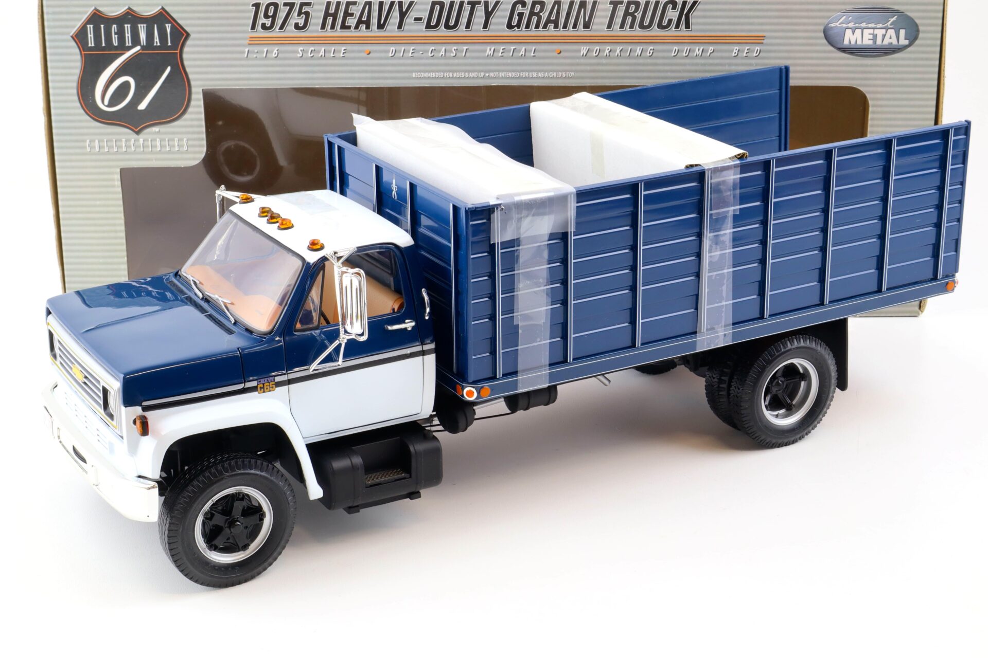 ID 85974 orig 1.jpg 1:16/ 1:18 Highway61 Chevrolet Heavy Duty C65 Grain Truck 1975 blue/ white