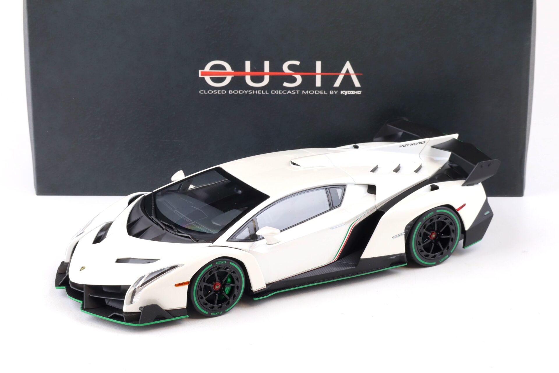 ID 86572 orig.jpg 1:18 Kyosho Ousia Lamborghini Veneno Coupe white/ green Line C09501WG