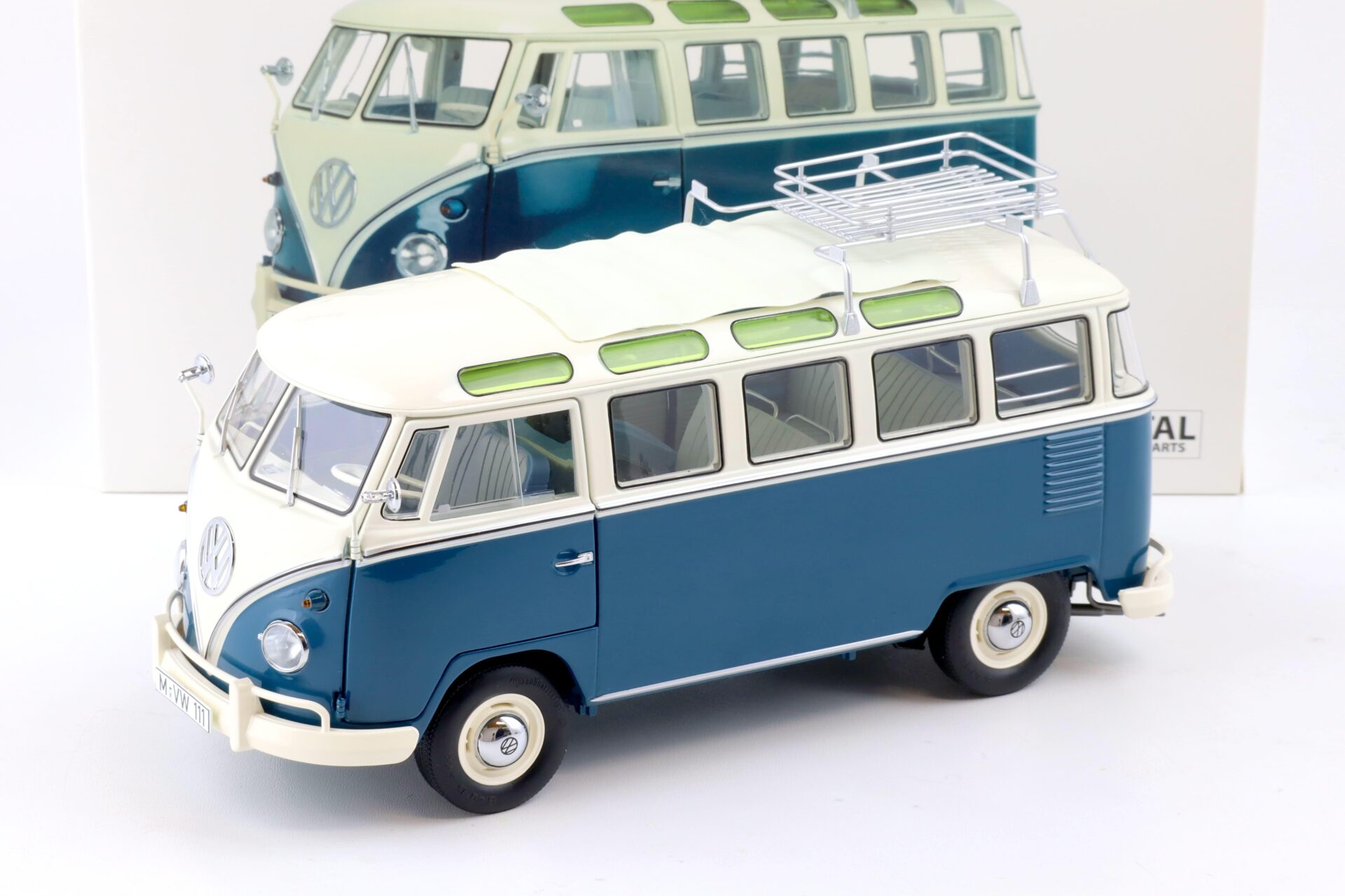ID 86612 orig 1.jpg 1:18 Schuco VW T1b Samba Bus Wintersport blue/ white 450037600