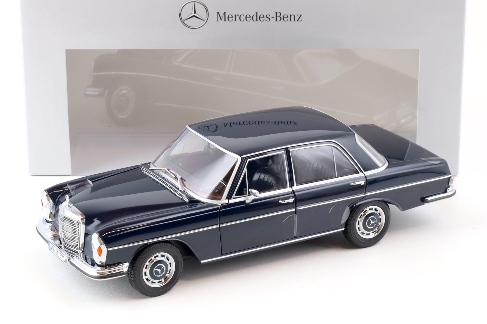 ID 86648 orig.jpg 1:18 Norev Mercedes 280 SE W108 Limousine Midnight blue DEALER VERSION